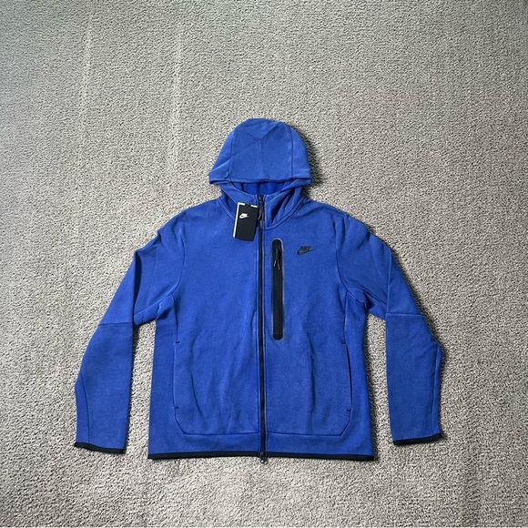 bluenike tech fleece